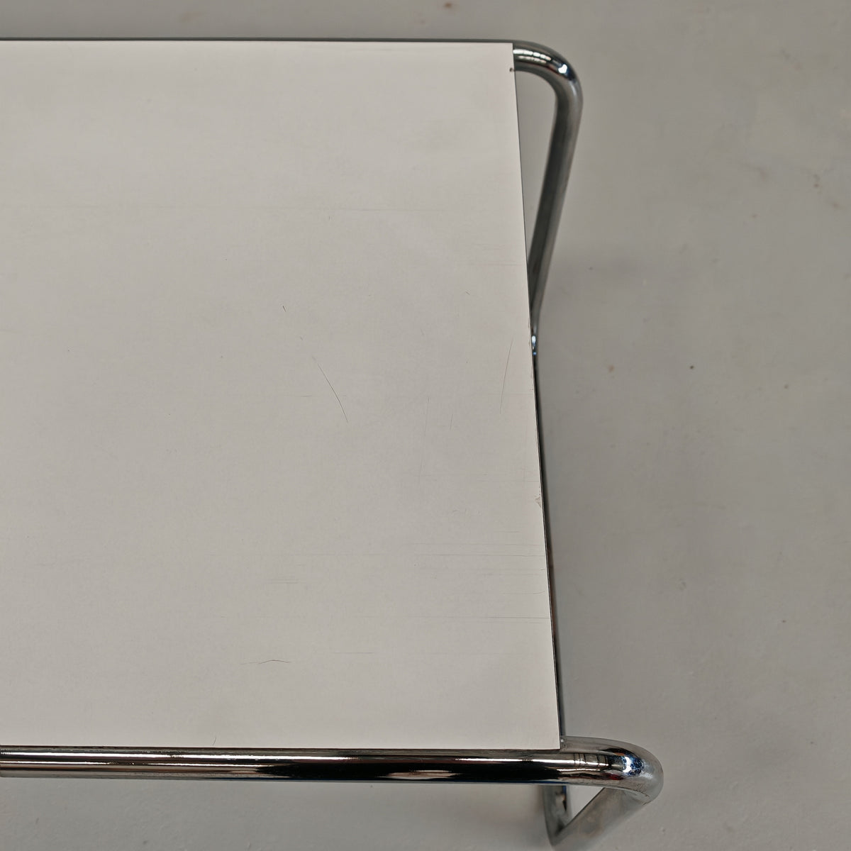 Table basse rectangulaire blanche Laccio de M. Breuer pour Knoll, années 80
