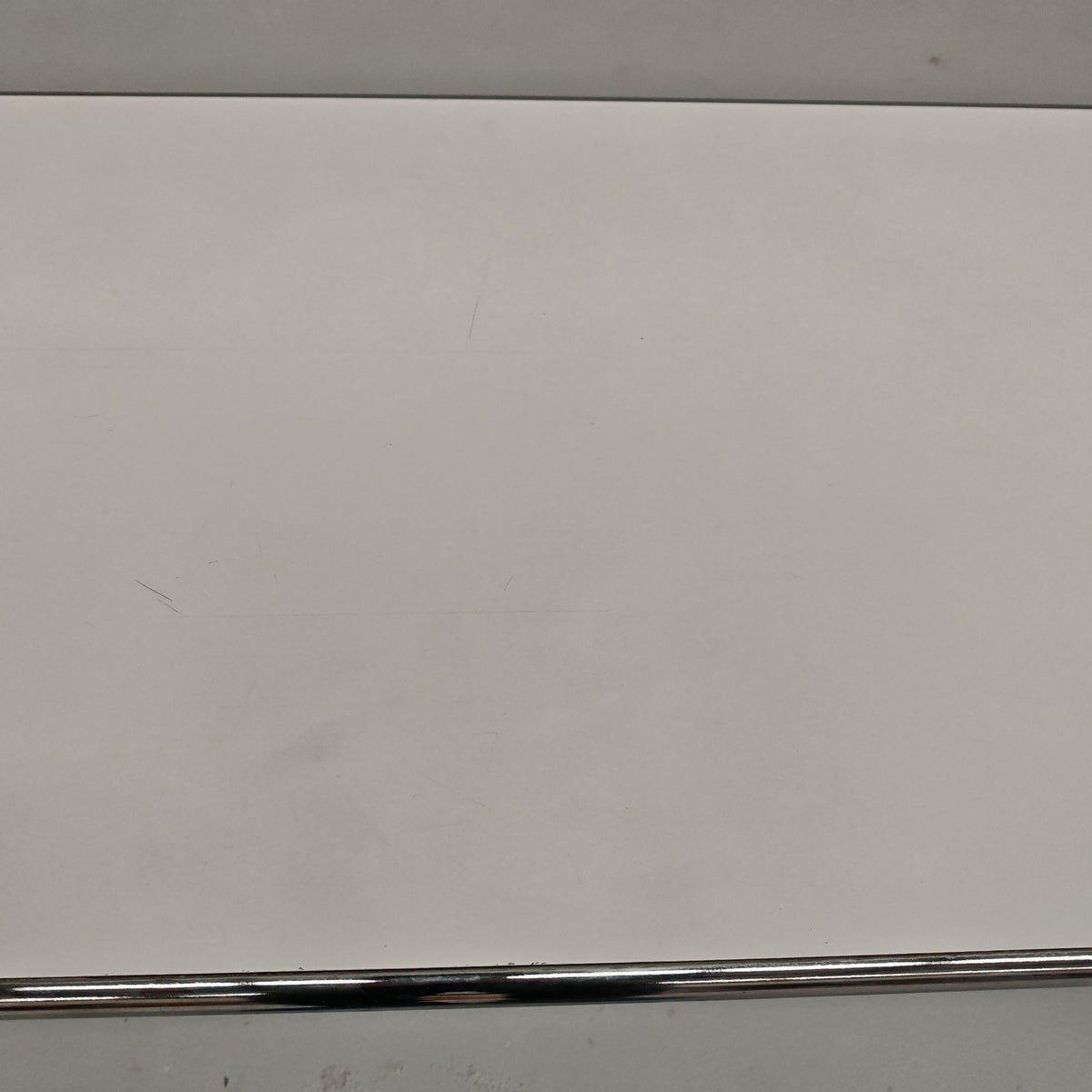 Table basse rectangulaire blanche Laccio de M. Breuer pour Knoll, années 80