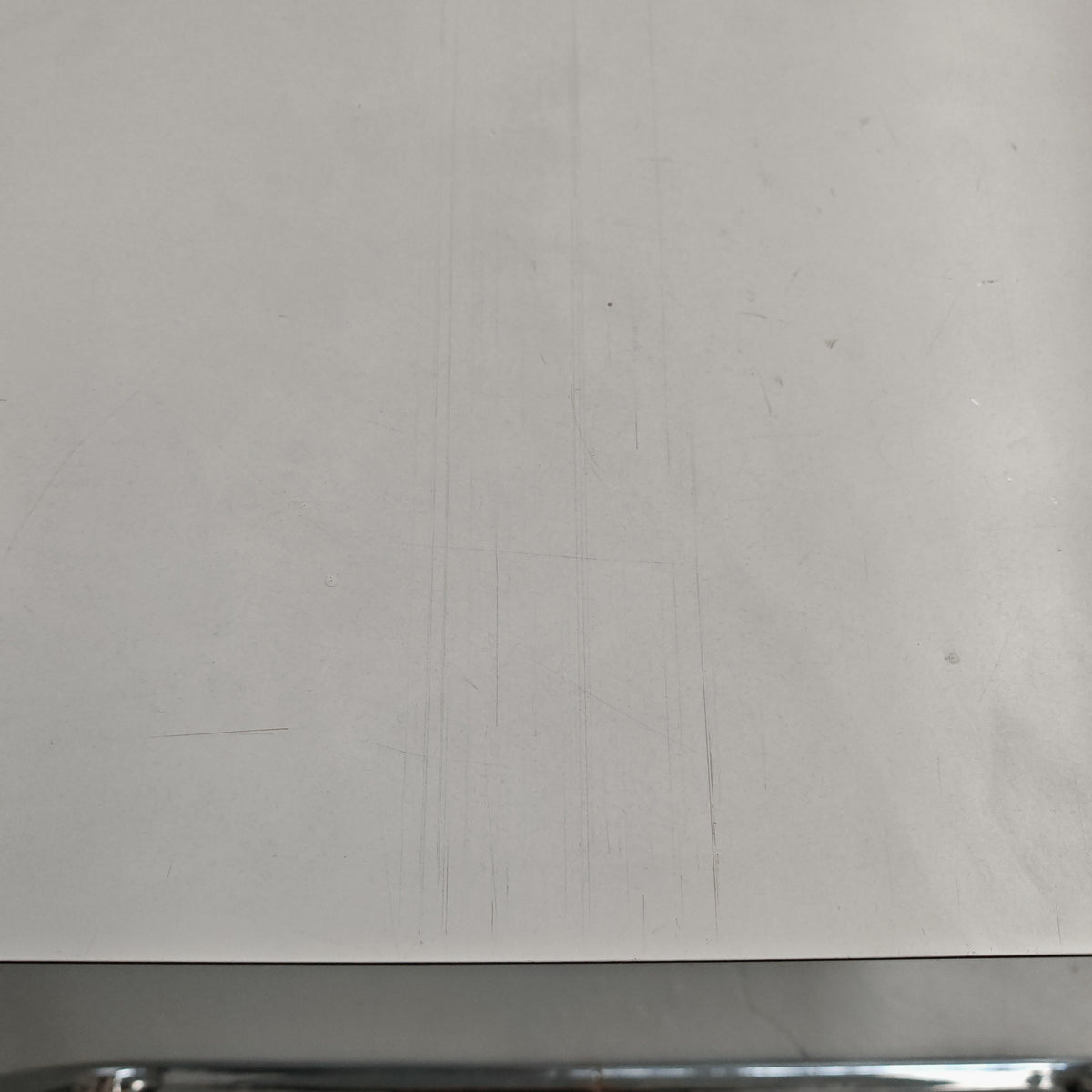 Table basse rectangulaire blanche Laccio de M. Breuer pour Knoll, années 80