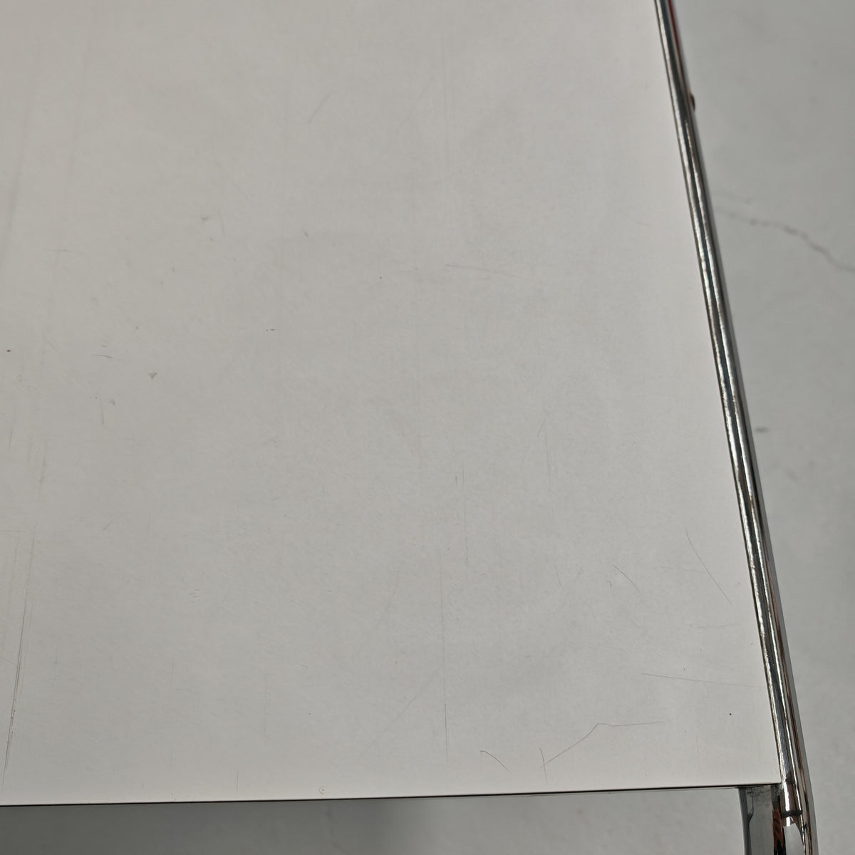 Table basse rectangulaire blanche Laccio de M. Breuer pour Knoll, années 80
