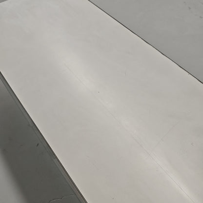 Table basse rectangulaire blanche Laccio de M. Breuer pour Knoll, années 80