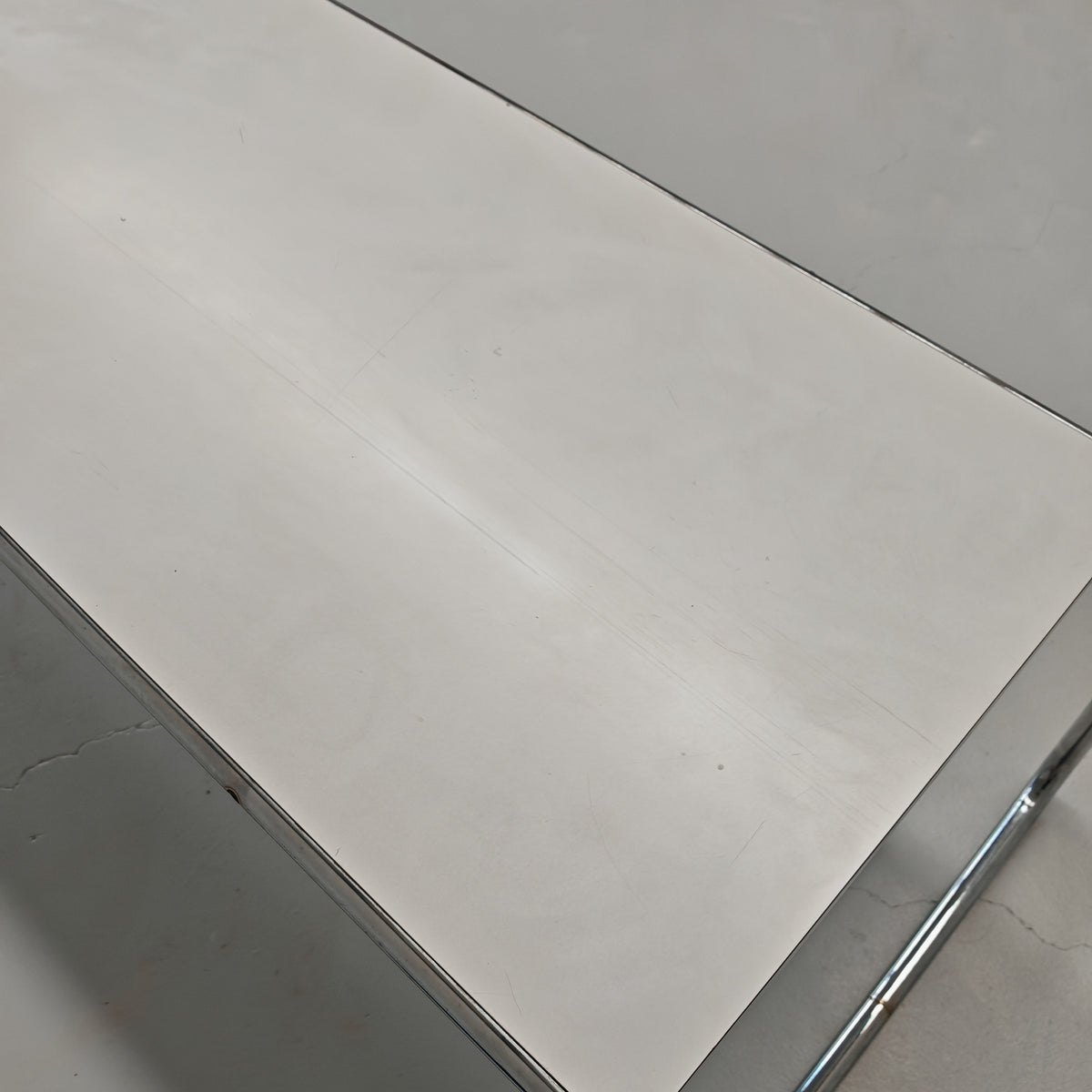 Table basse rectangulaire blanche Laccio de M. Breuer pour Knoll, années 80