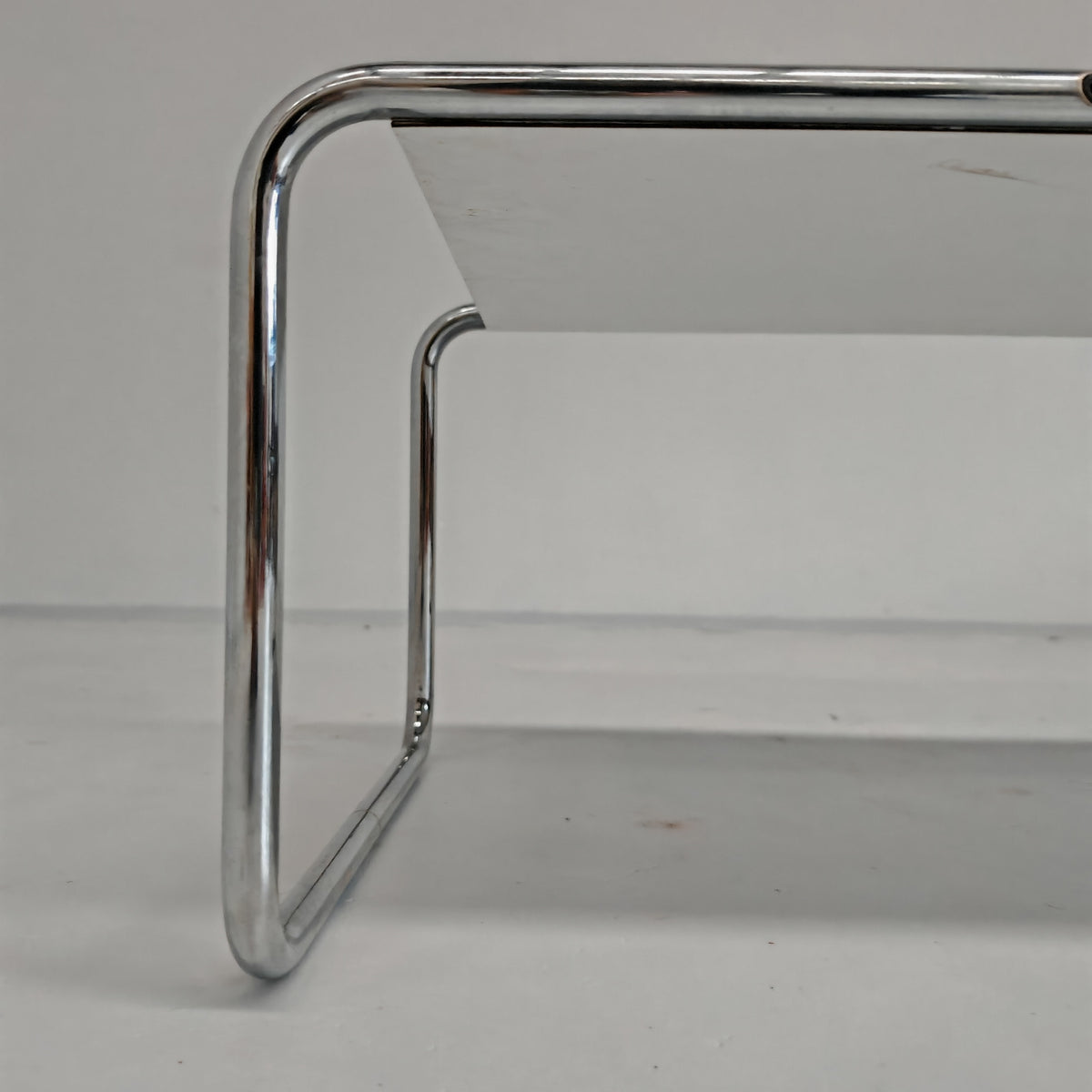 Table basse rectangulaire blanche Laccio de M. Breuer pour Knoll, années 80