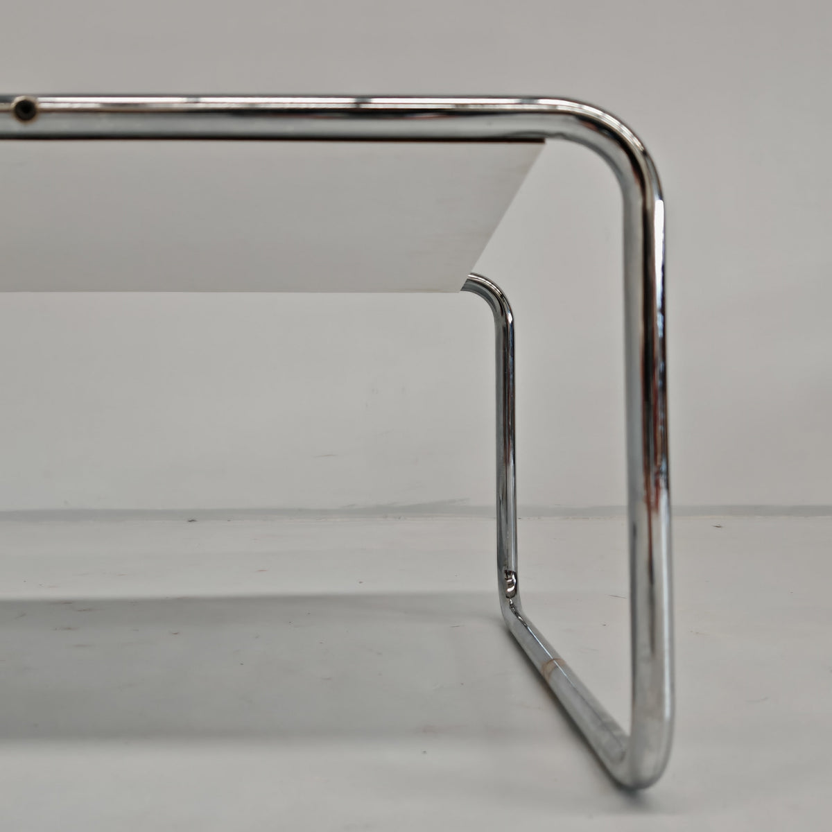 Table basse rectangulaire blanche Laccio de M. Breuer pour Knoll, années 80