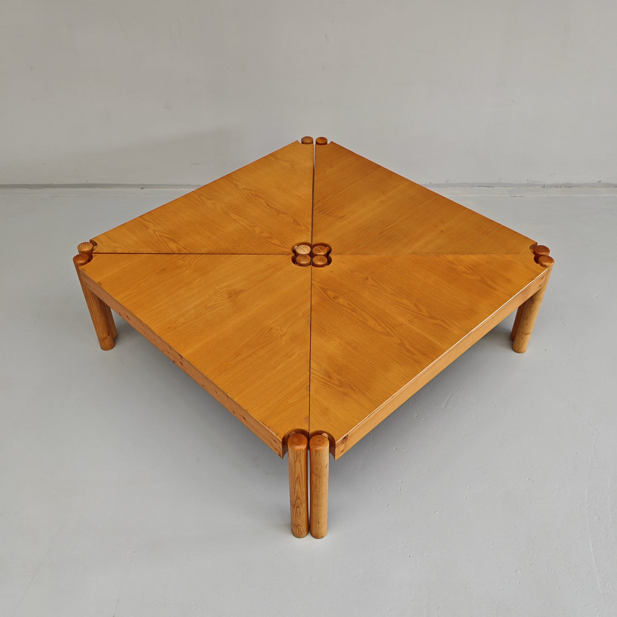 Ensemble de tables basses triangulaires modulables Enolinea en bois clair