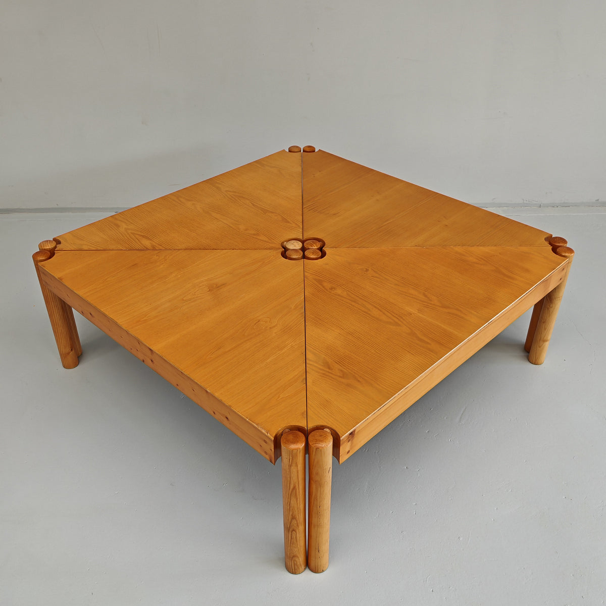 Ensemble de tables basses triangulaires modulables Enolinea en bois clair