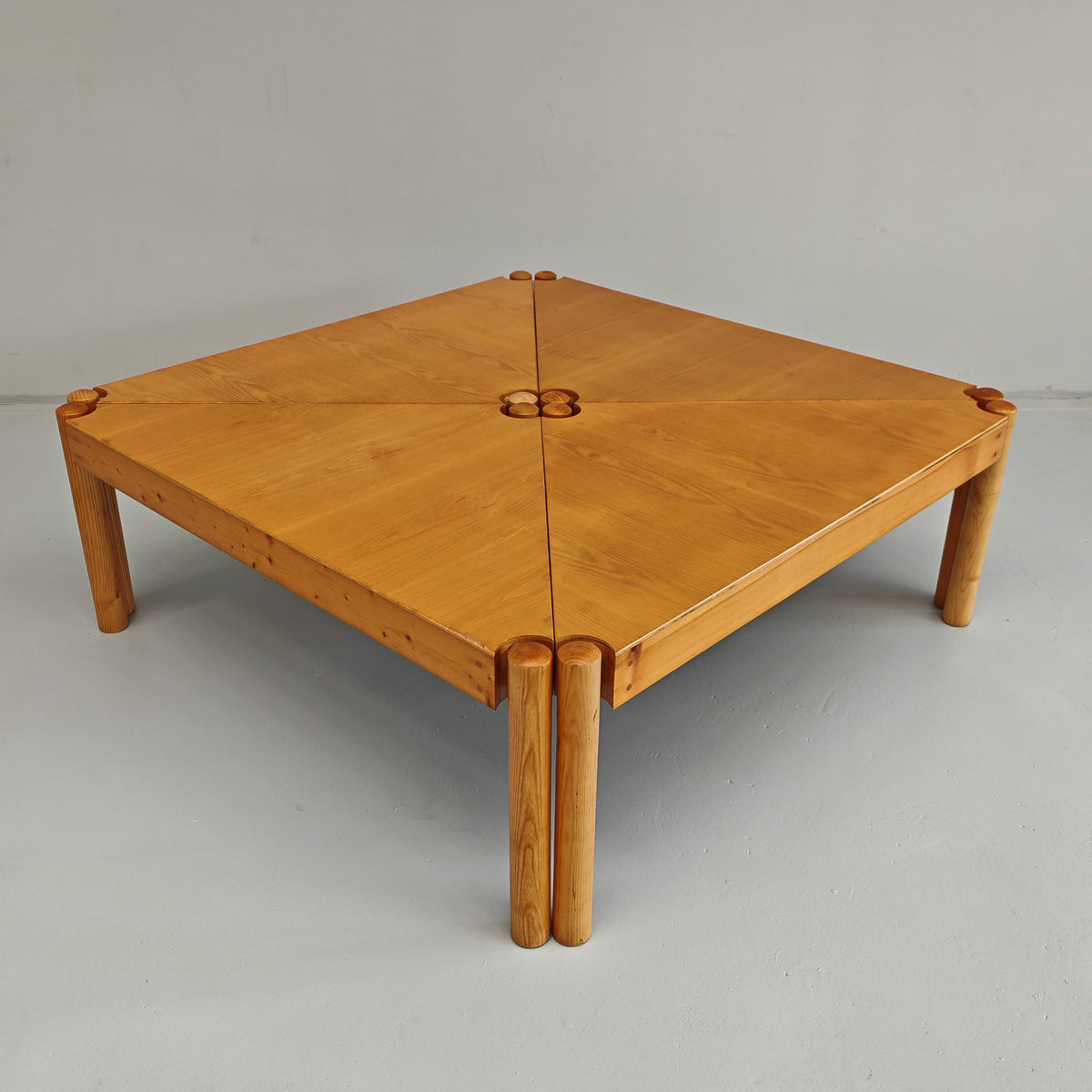 Ensemble de tables basses triangulaires modulables Enolinea en bois clair