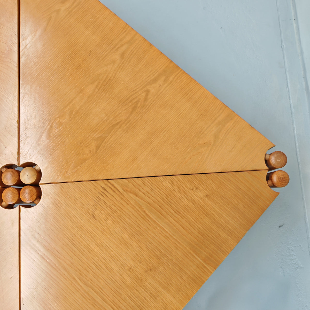 Ensemble de tables basses triangulaires modulables Enolinea en bois clair