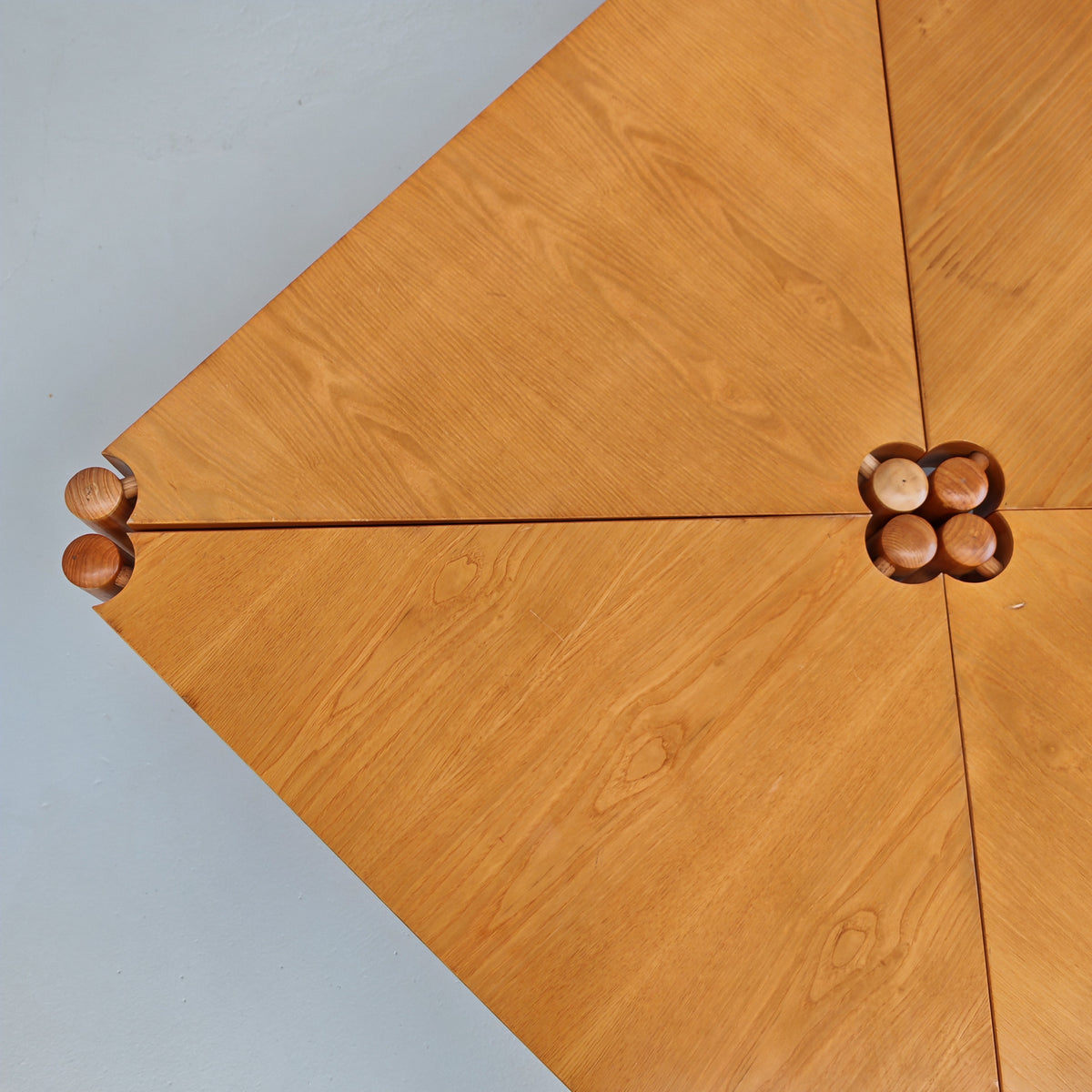 Ensemble de tables basses triangulaires modulables Enolinea en bois clair