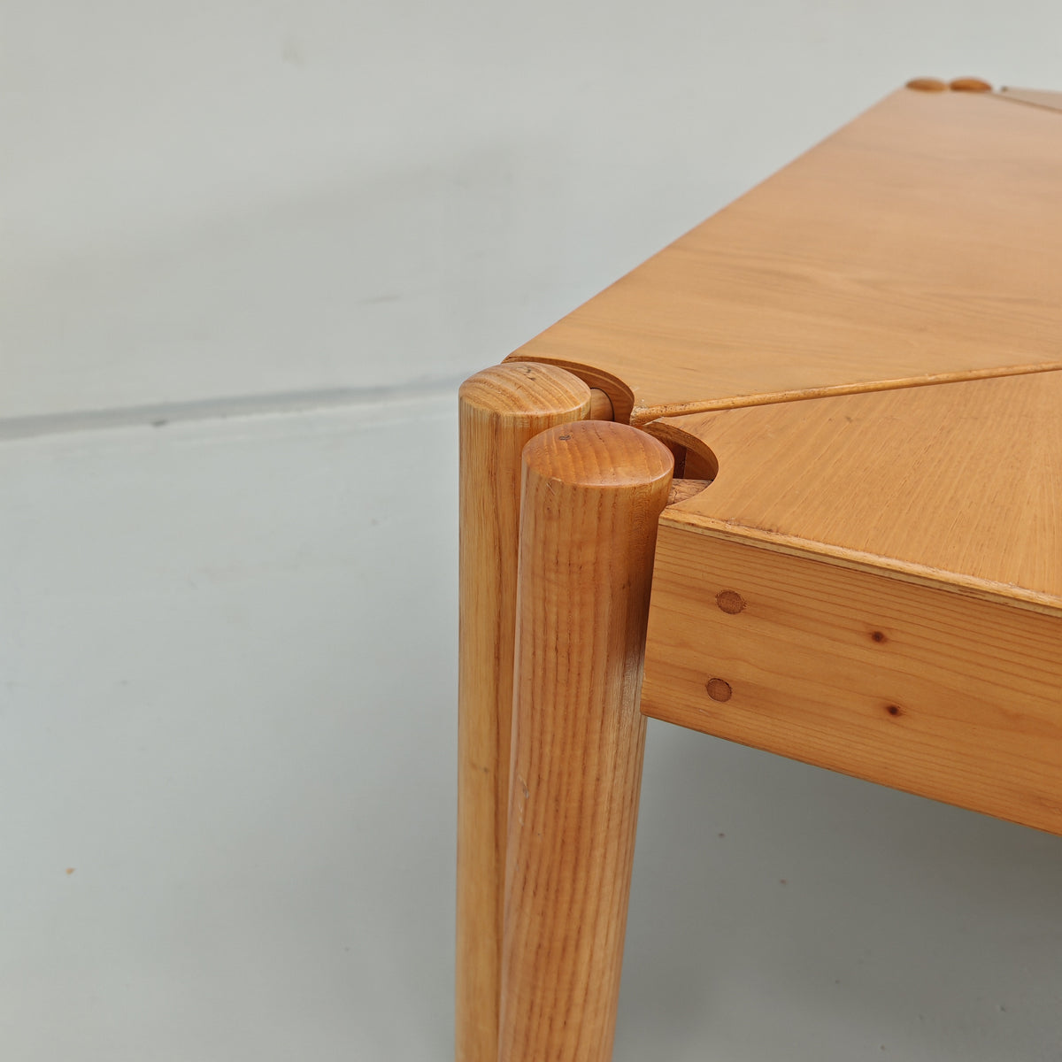 Ensemble de tables basses triangulaires modulables Enolinea en bois clair