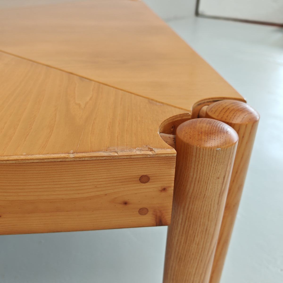 Ensemble de tables basses triangulaires modulables Enolinea en bois clair