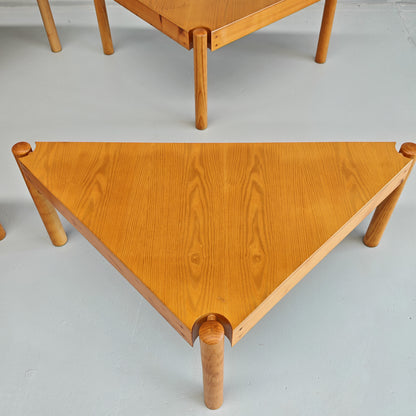 Ensemble de tables basses triangulaires modulables Enolinea en bois clair