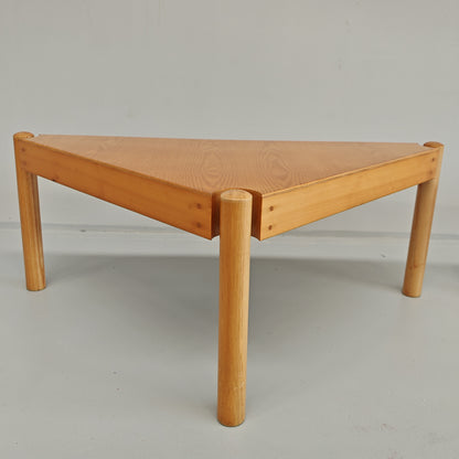 Ensemble de tables basses triangulaires modulables Enolinea en bois clair