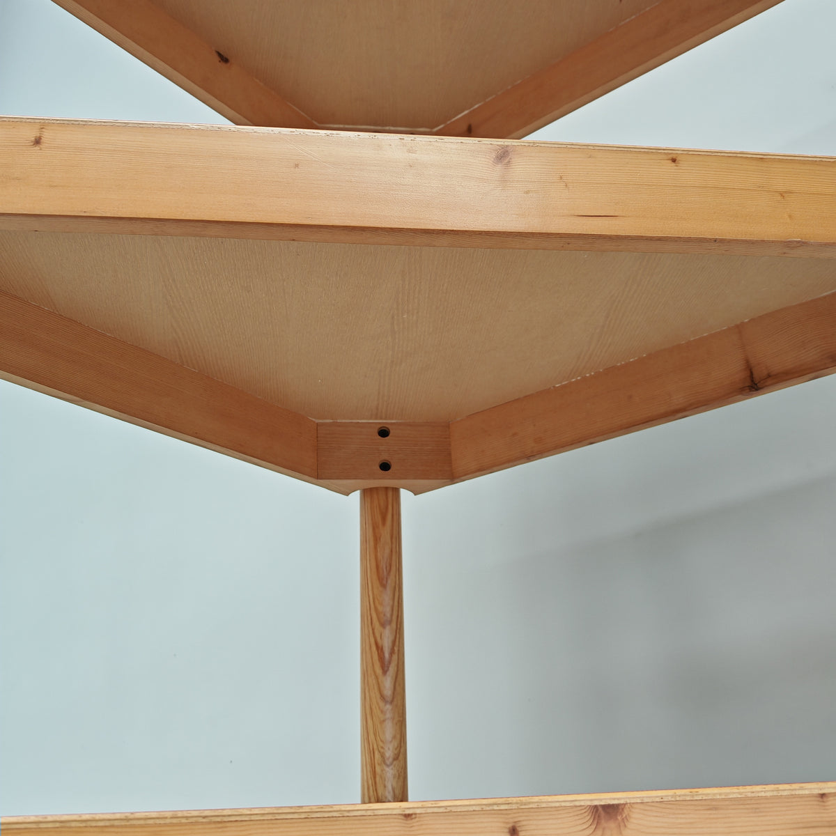 Ensemble de tables basses triangulaires modulables Enolinea en bois clair