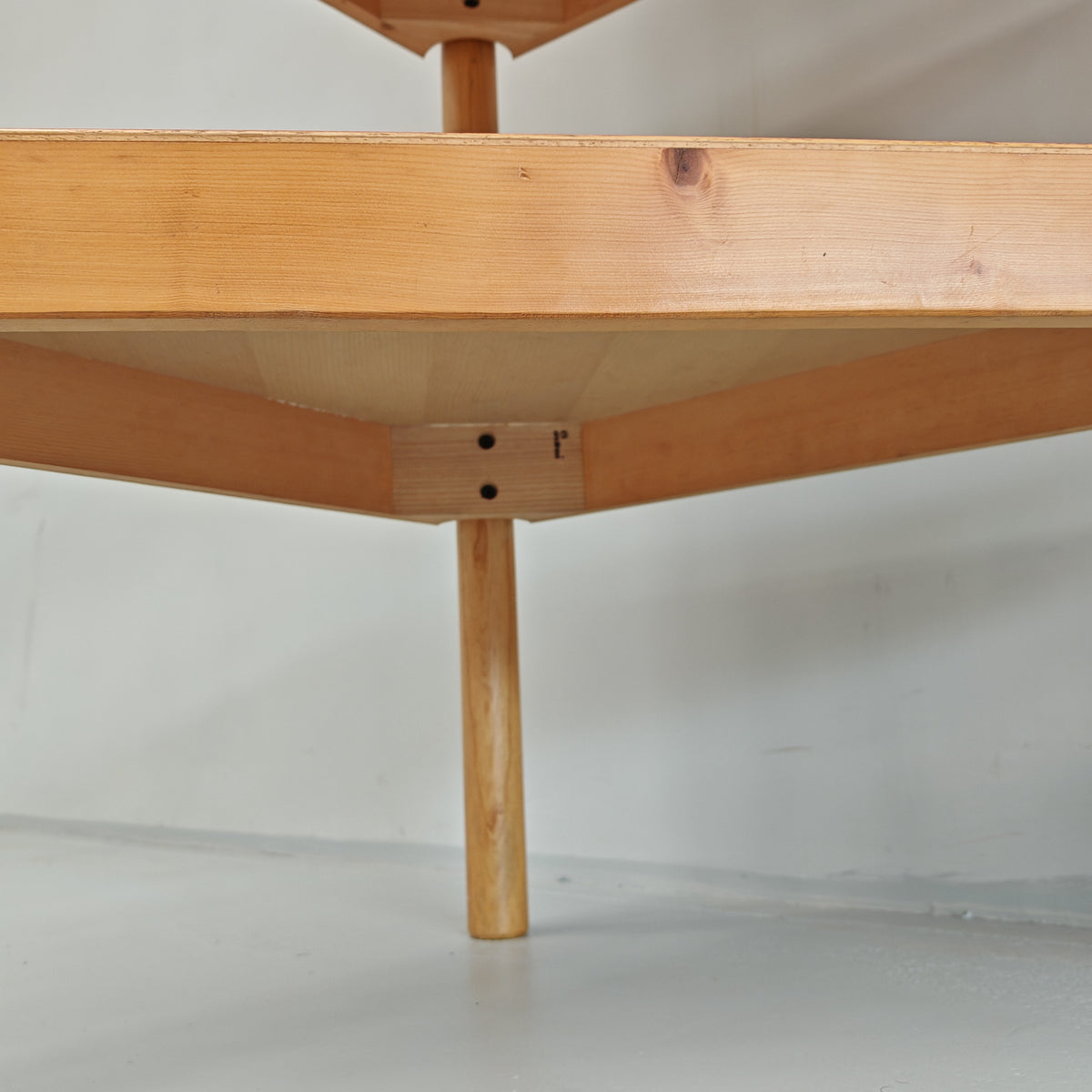 Ensemble de tables basses triangulaires modulables Enolinea en bois clair