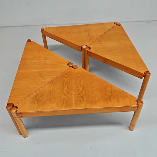 Set Tavolini triangolari componibili Enolinea in legno chiaro