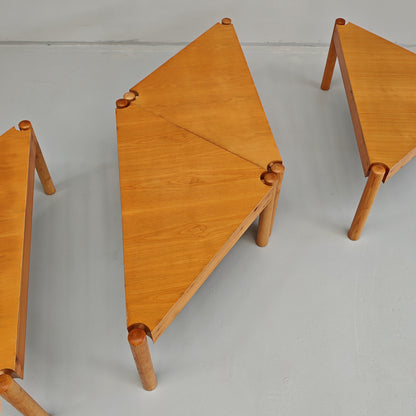 Ensemble de tables basses triangulaires modulables Enolinea en bois clair