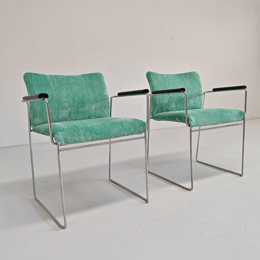 Sedia in velluto con braccioli Jano K. Takahama per Studio Simon Gavina