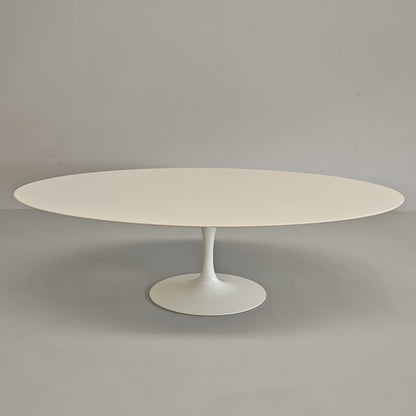 Table ovale modèle Tulip d'Eero Saarinen pour Knoll (244 cm)