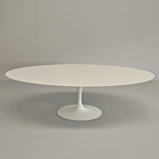 Tavolo ovale modello Tulip Eero Saarinen per Knoll (244 cm)