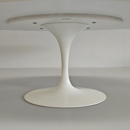 Table ovale modèle Tulip d'Eero Saarinen pour Knoll (244 cm)