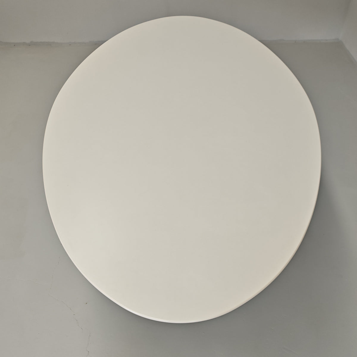 Table ovale modèle Tulip d'Eero Saarinen pour Knoll (244 cm)