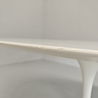 Table ovale modèle Tulip d'Eero Saarinen pour Knoll (244 cm)