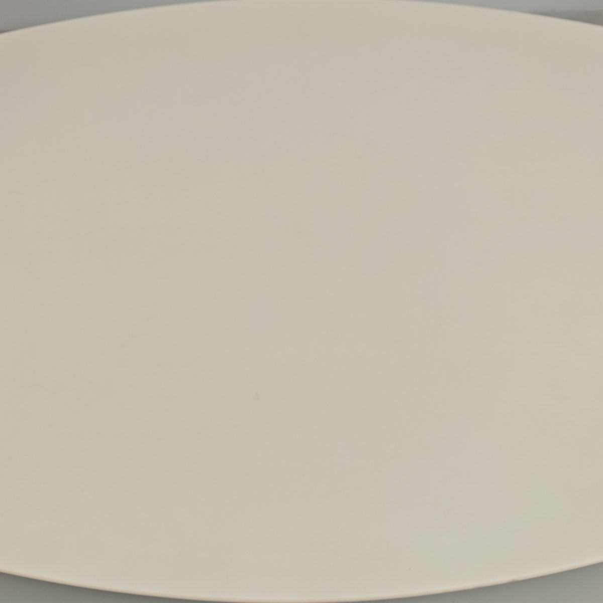 Table ovale modèle Tulip d'Eero Saarinen pour Knoll (244 cm)