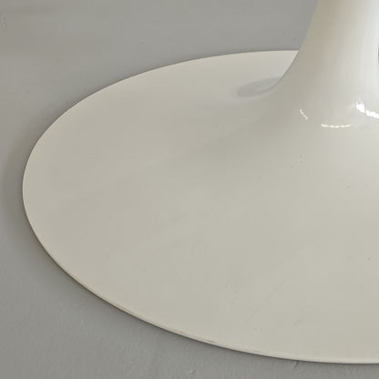 Table ovale modèle Tulip d'Eero Saarinen pour Knoll (244 cm)