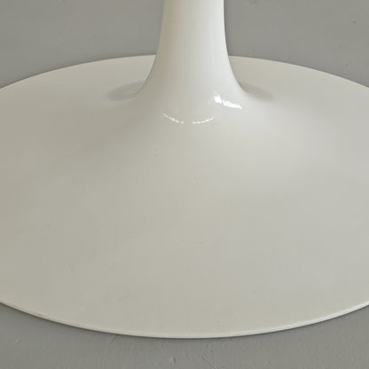 Table ovale modèle Tulip d'Eero Saarinen pour Knoll (244 cm)