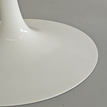 Table ovale modèle Tulip d'Eero Saarinen pour Knoll (244 cm)