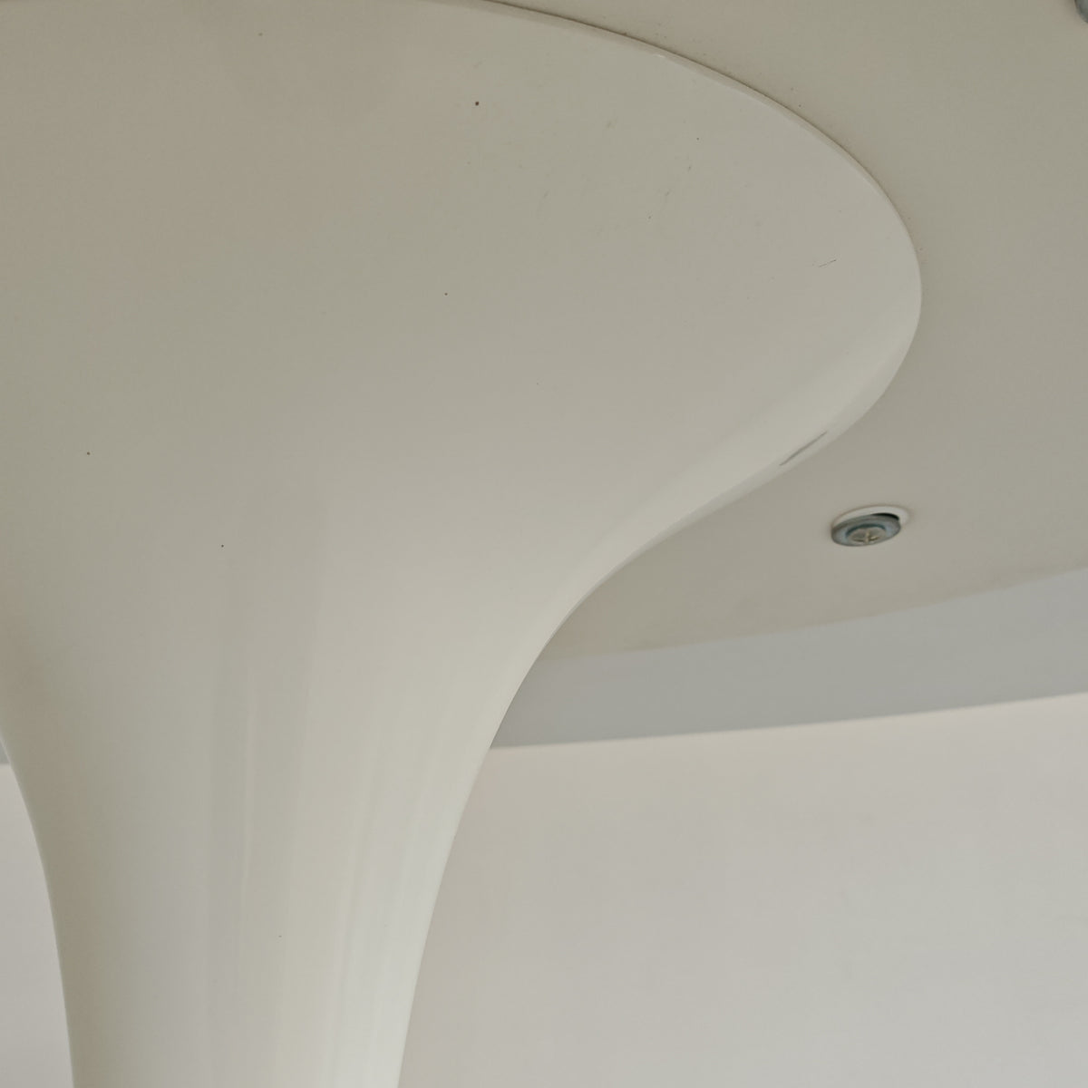 Table ovale modèle Tulip d'Eero Saarinen pour Knoll (244 cm)