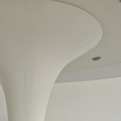 Table ovale modèle Tulip d'Eero Saarinen pour Knoll (244 cm)