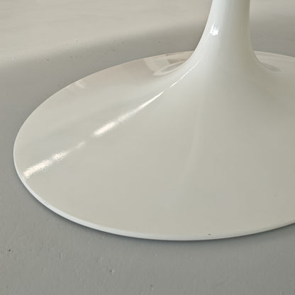 Table ovale modèle Tulip d'Eero Saarinen pour Knoll (244 cm)