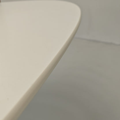 Table ovale modèle Tulip d'Eero Saarinen pour Knoll (244 cm)