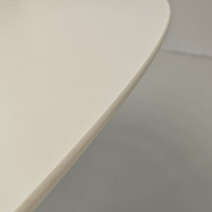 Table ovale modèle Tulip d'Eero Saarinen pour Knoll (244 cm)