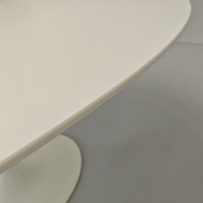Table ovale modèle Tulip d'Eero Saarinen pour Knoll (244 cm)