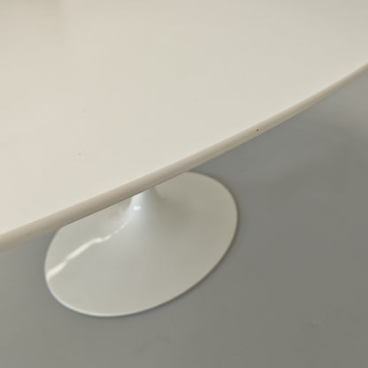 Table ovale modèle Tulip d'Eero Saarinen pour Knoll (244 cm)
