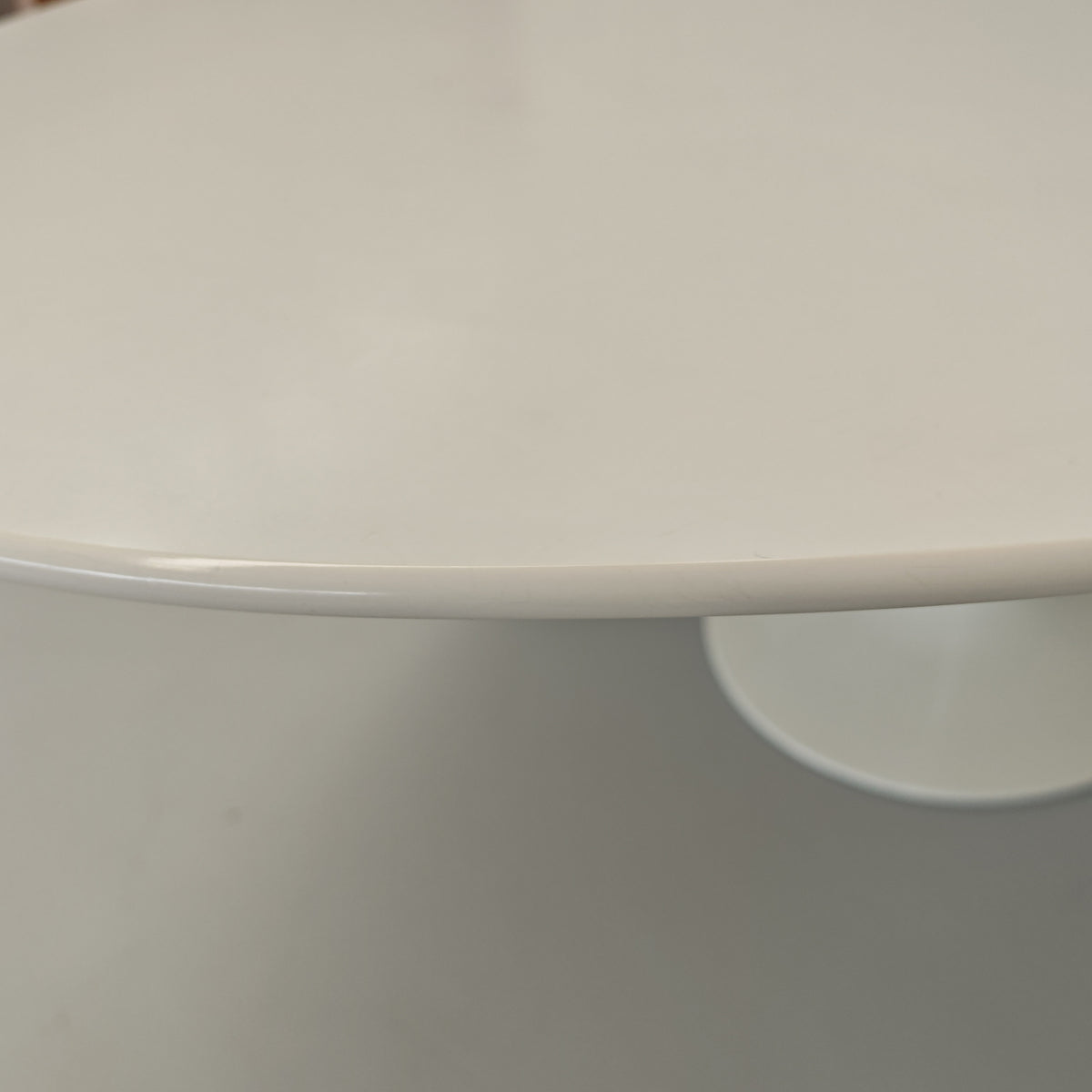 Table ovale modèle Tulip d'Eero Saarinen pour Knoll (244 cm)