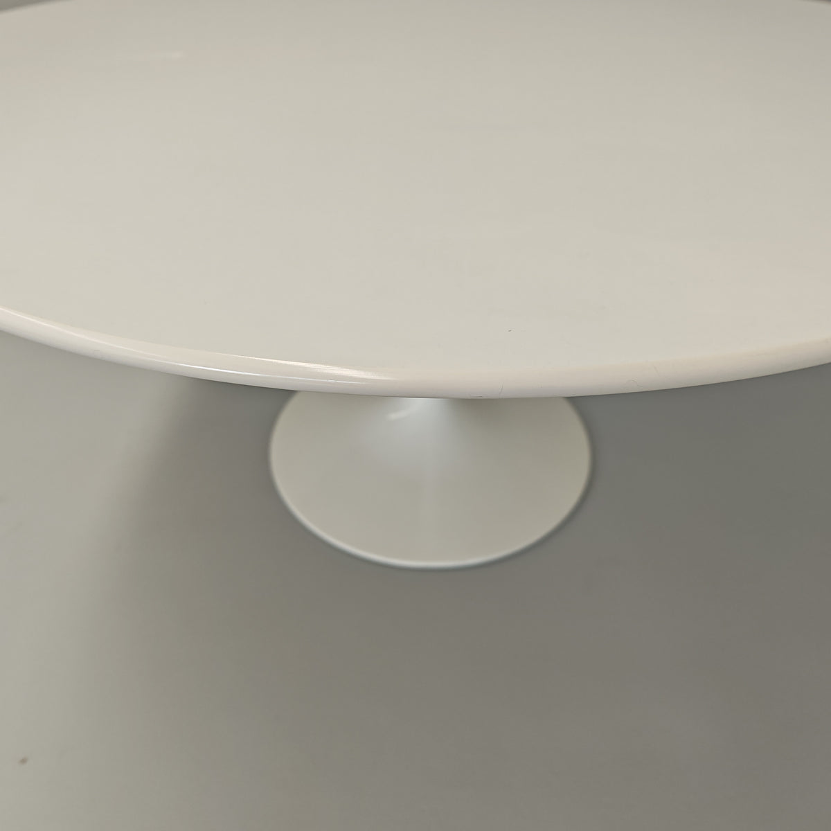 Table ovale modèle Tulip d'Eero Saarinen pour Knoll (244 cm)
