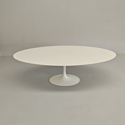 Table ovale modèle Tulip d'Eero Saarinen pour Knoll (244 cm)