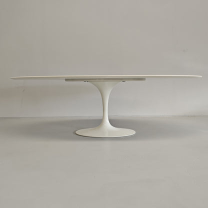Table ovale modèle Tulip d'Eero Saarinen pour Knoll (244 cm)