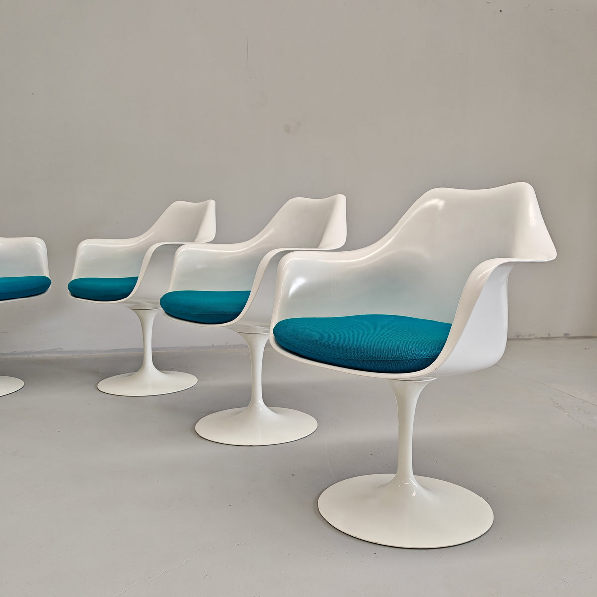 Ensemble de 6 chaises/fauteuils à accoudoirs Tulip d'Eero Saarinen pour Knoll