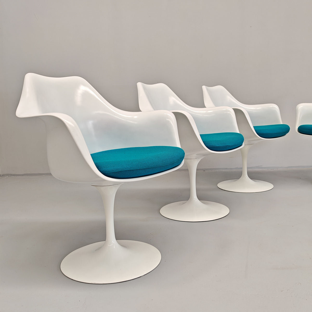 Ensemble de 6 chaises/fauteuils à accoudoirs Tulip d'Eero Saarinen pour Knoll