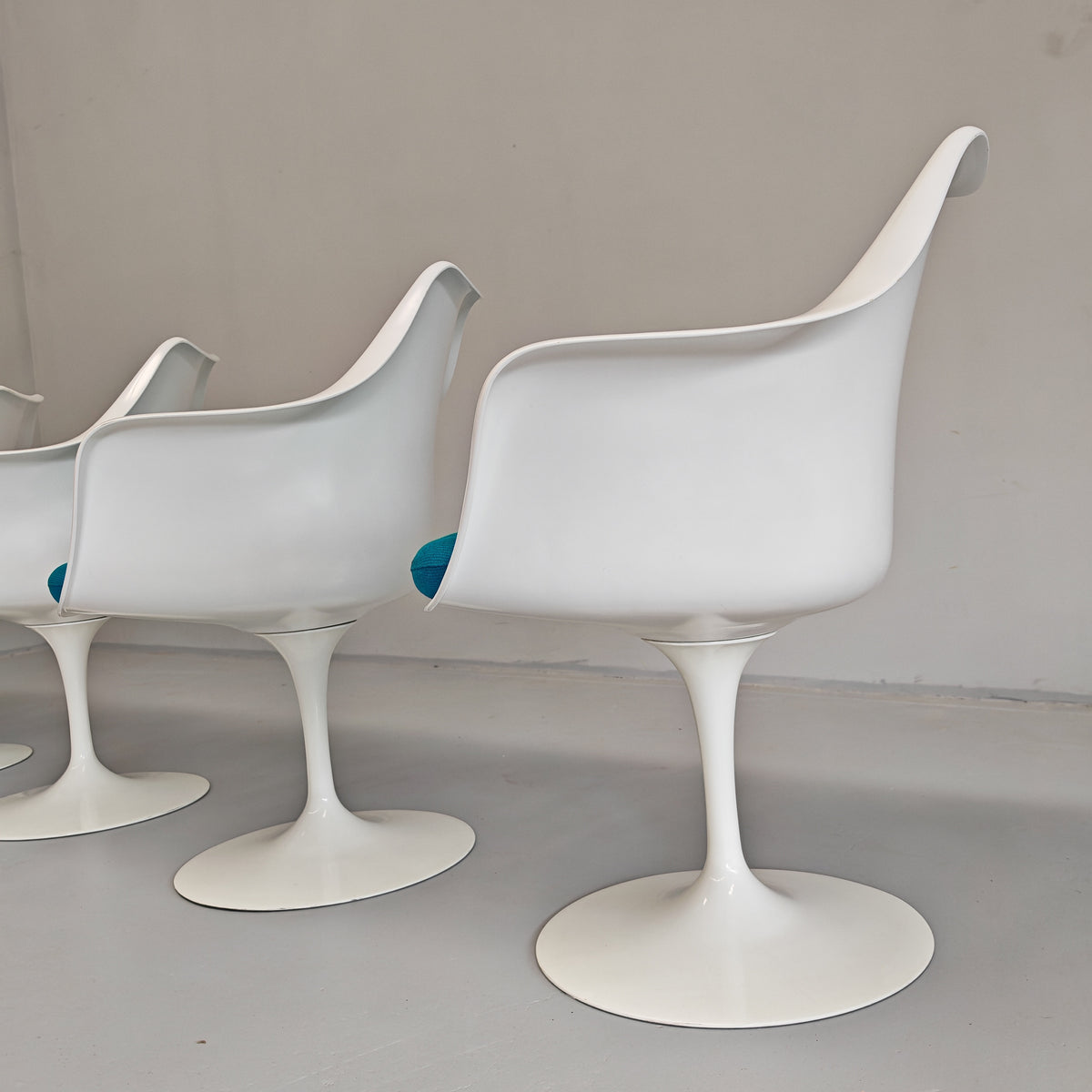Ensemble de 6 chaises/fauteuils à accoudoirs Tulip d'Eero Saarinen pour Knoll
