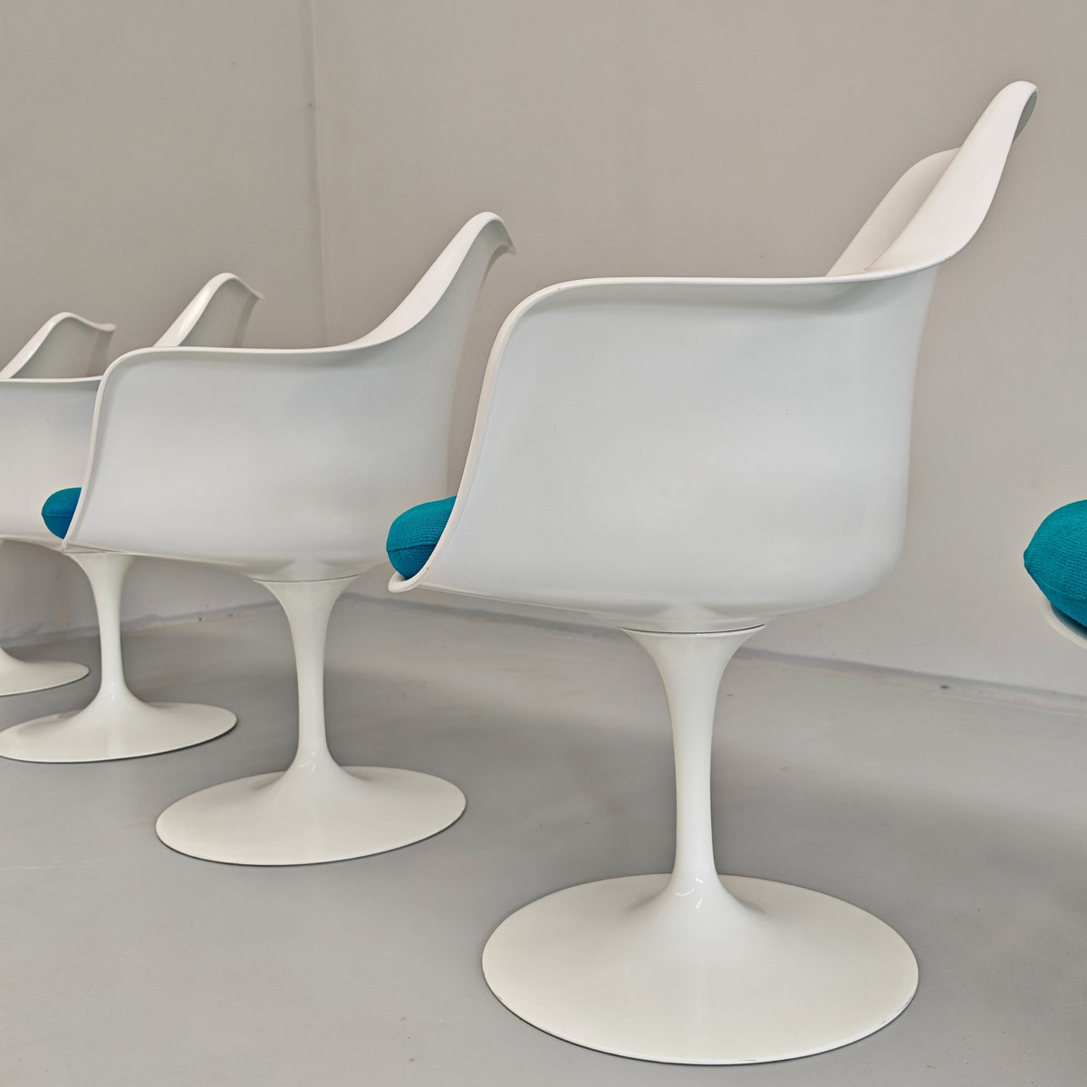 Ensemble de 6 chaises/fauteuils à accoudoirs Tulip d'Eero Saarinen pour Knoll