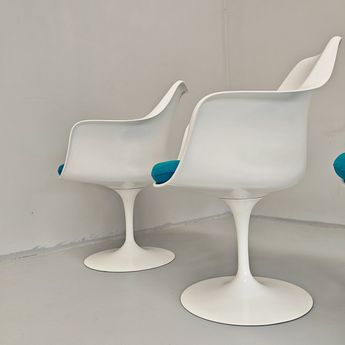 Ensemble de 6 chaises/fauteuils à accoudoirs Tulip d'Eero Saarinen pour Knoll