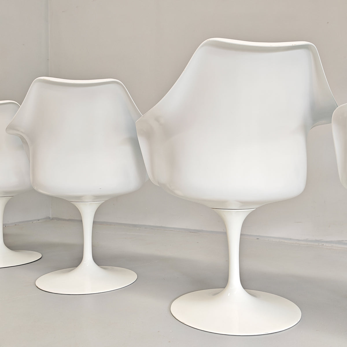 Ensemble de 6 chaises/fauteuils à accoudoirs Tulip d'Eero Saarinen pour Knoll