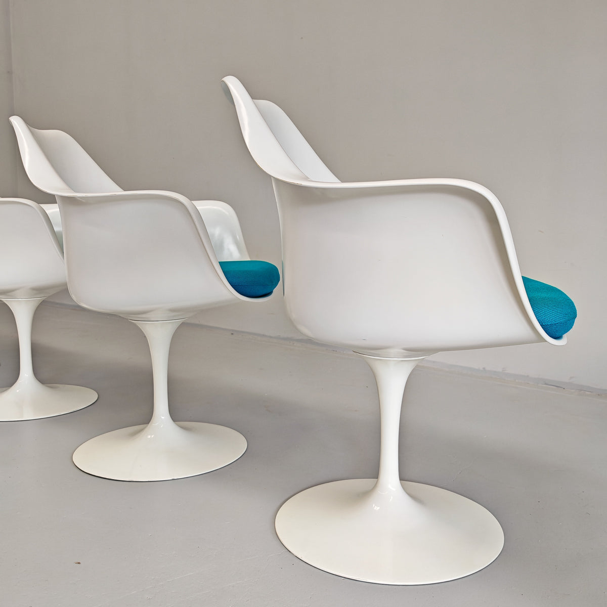 Ensemble de 6 chaises/fauteuils à accoudoirs Tulip d'Eero Saarinen pour Knoll