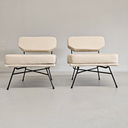 Paire de fauteuils en tissu blanc lait modèle "Elettra" Studio BBPR pour Arflex, années 50